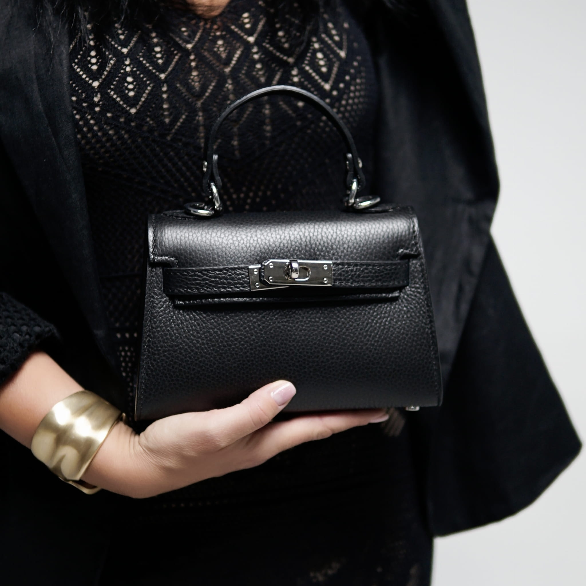 Torebka Damska Kuferek, licowa skóra Emily Czarna (srebro) 