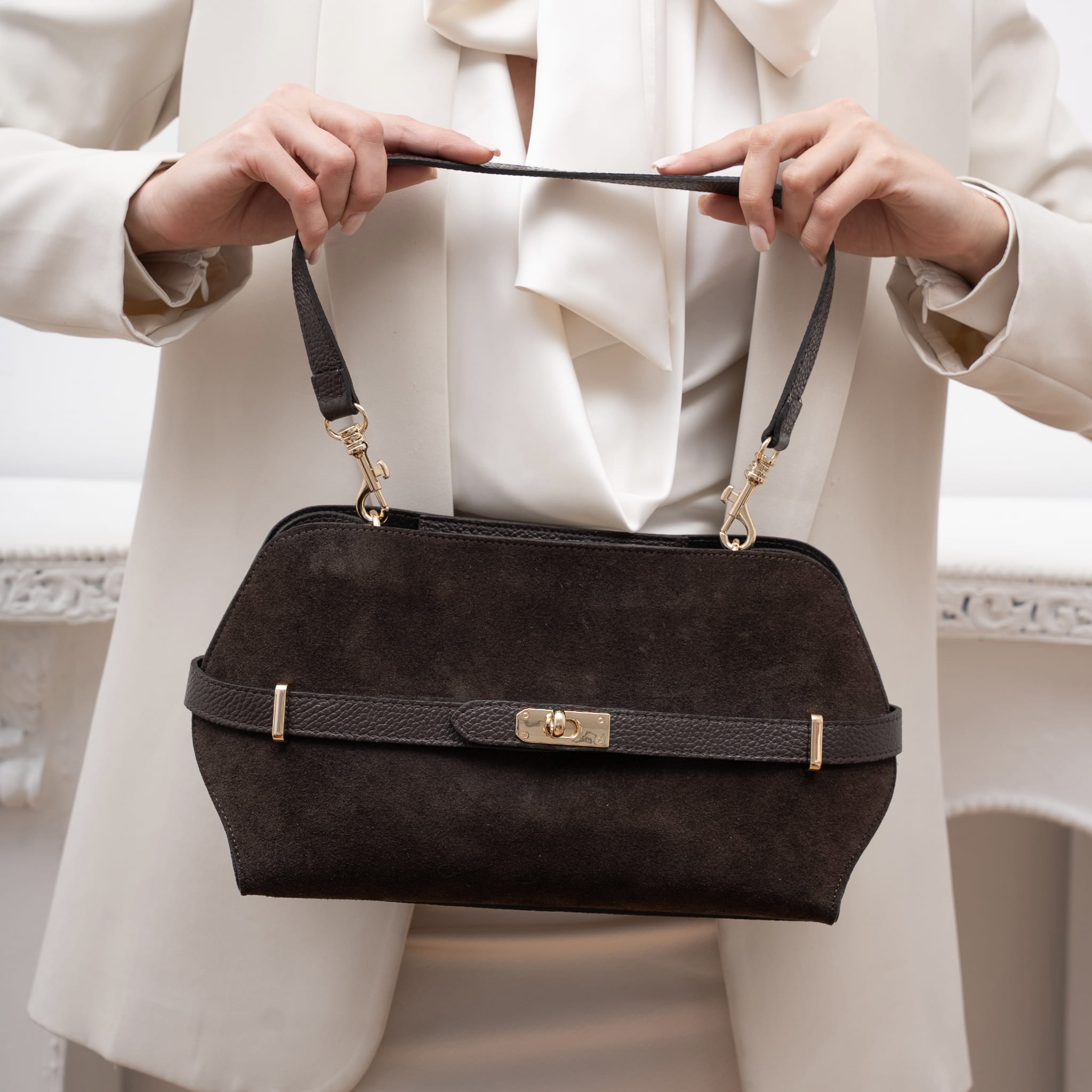 Torebka Damska zamszowa Azaria - elegancja i styl na co dzień (zamsz) 